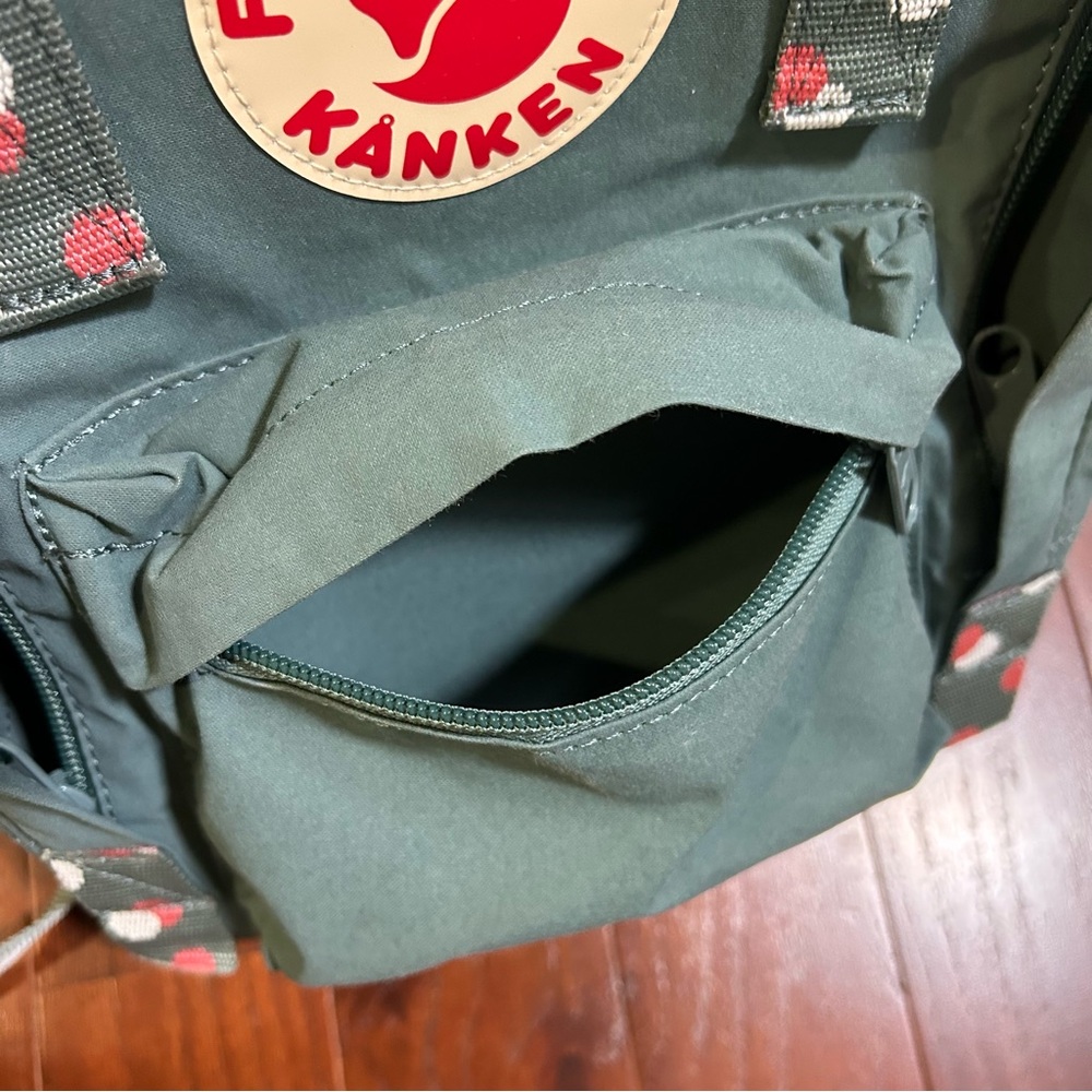 FJALLRAVEN Kanken Backpack Mini Frost Green-Confetti Pattern seat pad excellent - Picture 9 of 9